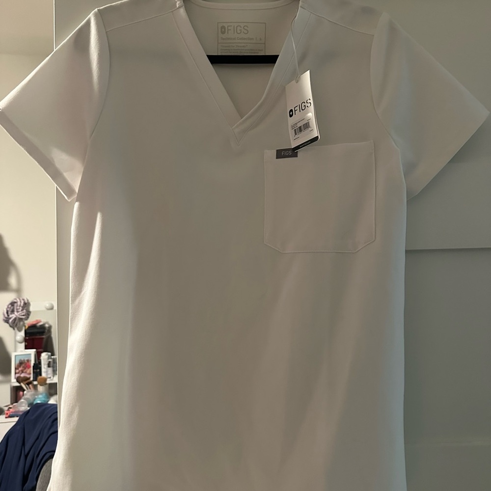 NWT FIGS WHITE SCRUBS. CATALINA TOP AND ZAMORA HIGHWAISTED BOTTOMS.